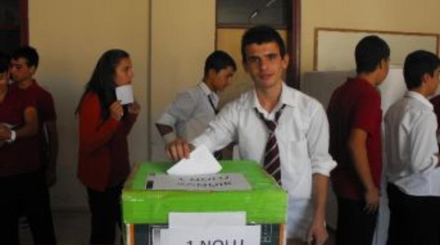 Bozyazı Lisesi'nde Okul &Ouml;ğrenci Meclisi Başkanlığı Se&ccedil;imi Yapıldı