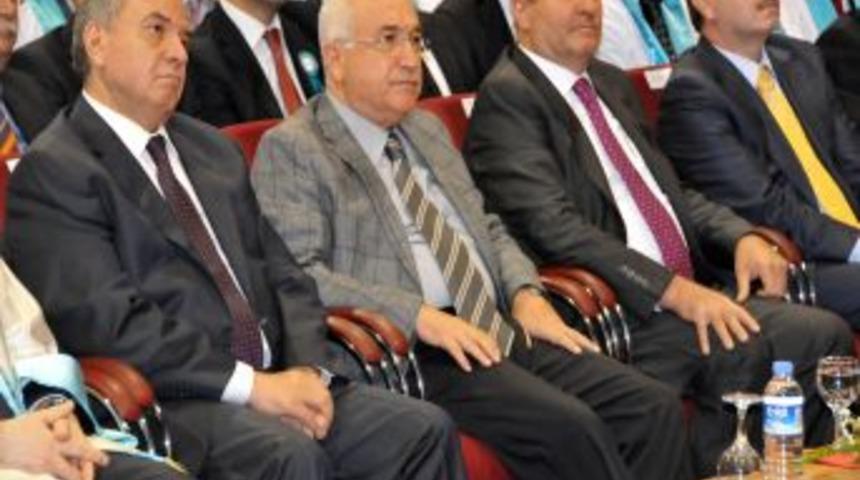 TBMM Başkanı &Ccedil;i&ccedil;ek: T&uuml;rk&ccedil;emizin Bozukluğu Anayasamızda Bile Ortada