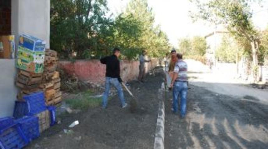Turhal&rsquo;da Asfaltsız Ve Kaldırımsız Mahalle Kalmayacak