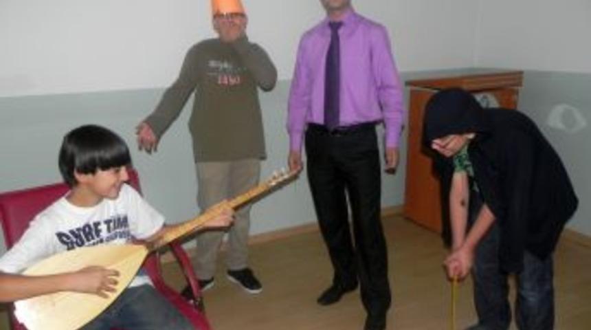 Drama Dersleri Ile Eğitimde Kalıcılığı Hedefliyorlar