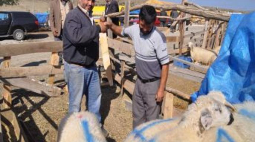 Bayram Yaklaştı Bı&ccedil;aklar Bilenmeye, Satışlar Kızışmaya Başladı