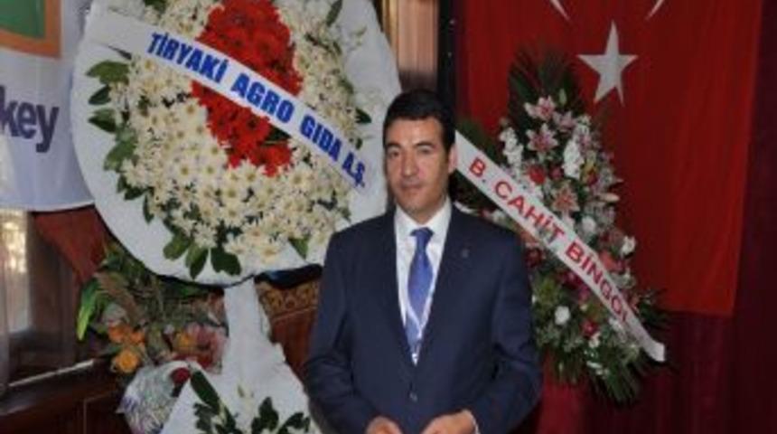 Sadık Karakan, Ikinci Kez Hokey Federasyon Başkanlığı'na Se&ccedil;ildi