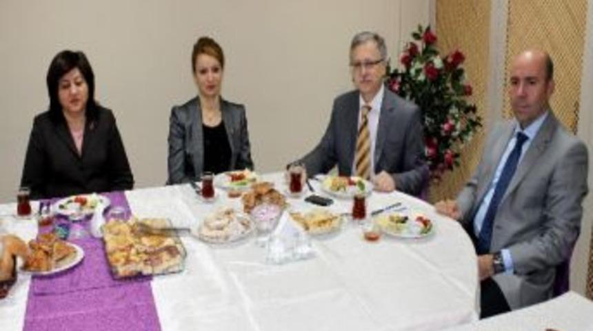 Meme Kanserine Karşı M&uuml;cadele Devam Ediyor