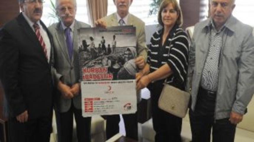 Başkan G&uuml;mr&uuml;k&ccedil;&uuml;oğlu&rsquo;ndan, Kızılay&rsquo;a Kurban Bağışı