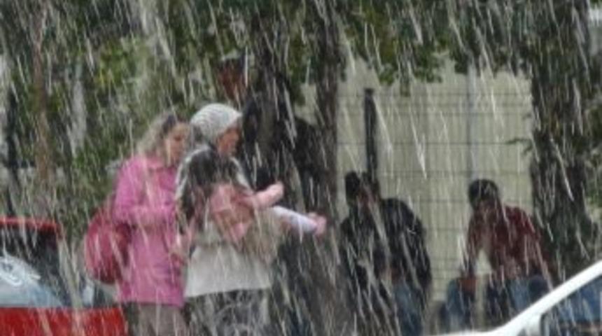 Muş, Yağmura Hazırlıksız Yakalandı