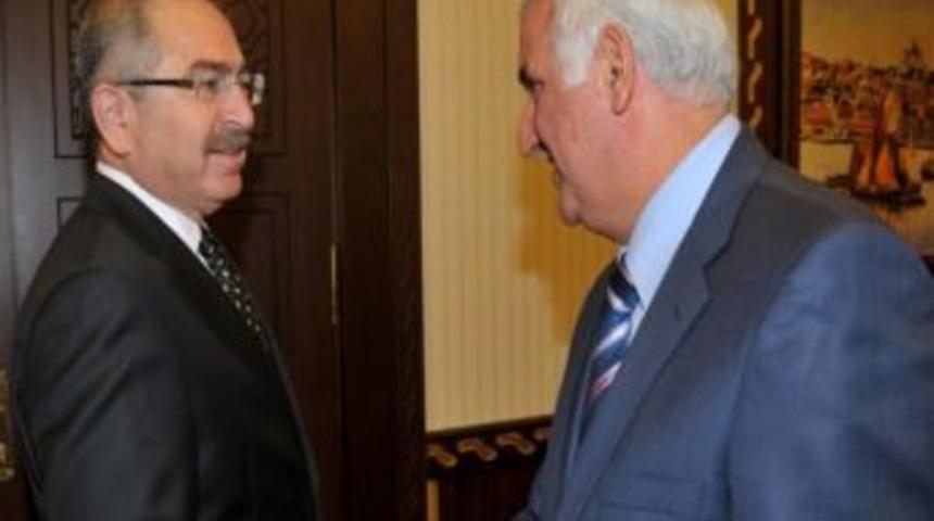 Ptt &Ccedil;alışanları 172. Yıld&ouml;n&uuml;mlerinde Vali Yaman&rsquo;ı Ziyaret Etti