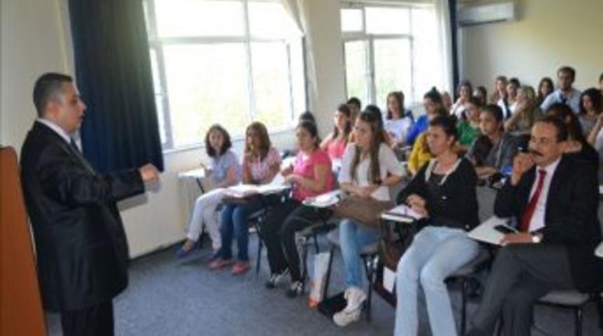 &Uuml;niversiteden İş Hayatına Ge&ccedil;iş Anlatıldı