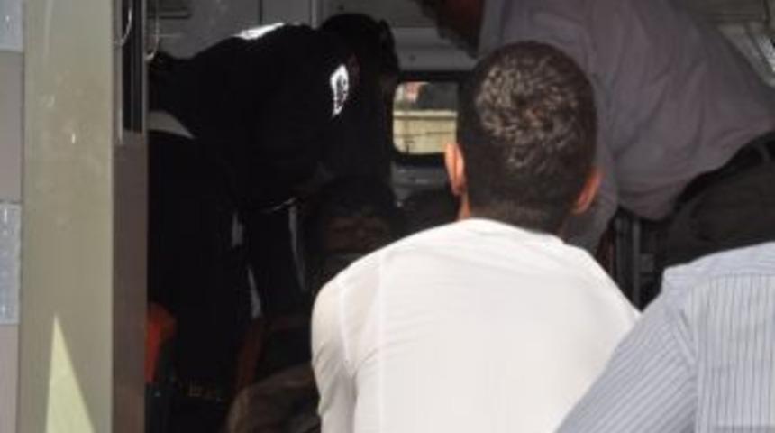 Yaralı İş&ccedil;i Helikopterle Siirt&rsquo;e Sevk Edildi