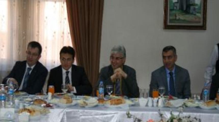 Kars Valisi Tepe Basın Mesuplarıyla Bir Araya Geldi