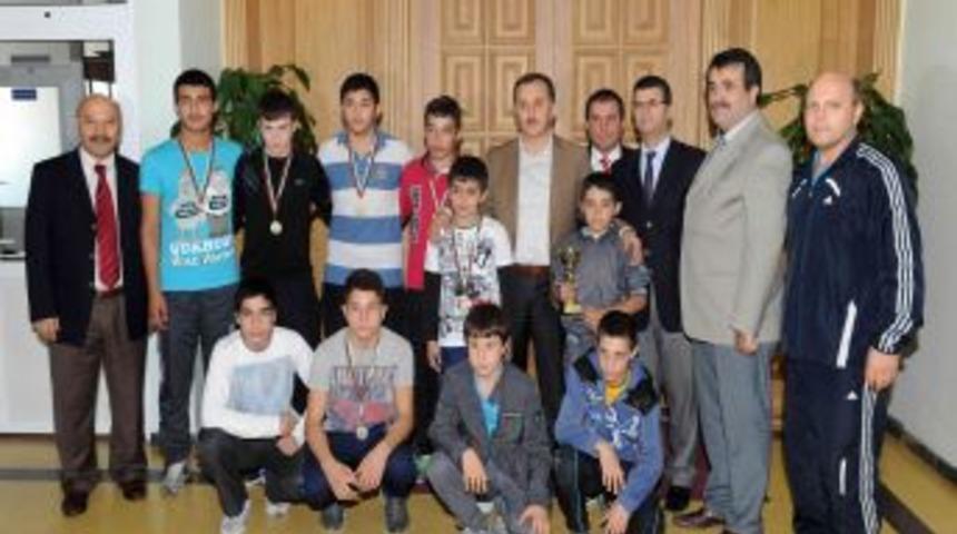 Gen&ccedil; G&uuml;reş&ccedil;iler Bulgaristan&rsquo;dan 8 Madalyayla D&ouml;nd&uuml;