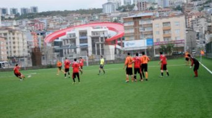 Kemik Seslerinin Geldiği Futbol Turnuvasında Imamlar Centilmenlik Sergilendi