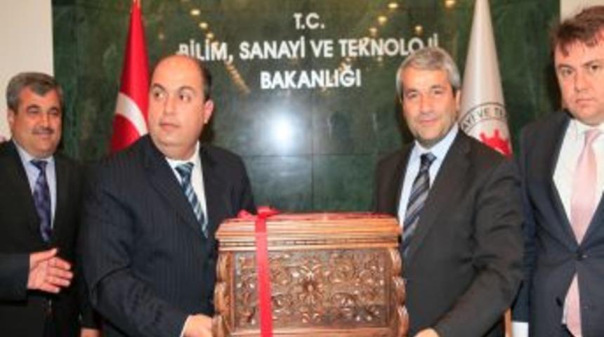 KMTSO Y&ouml;netiminden Bakan Erg&uuml;n'e Ziyaret