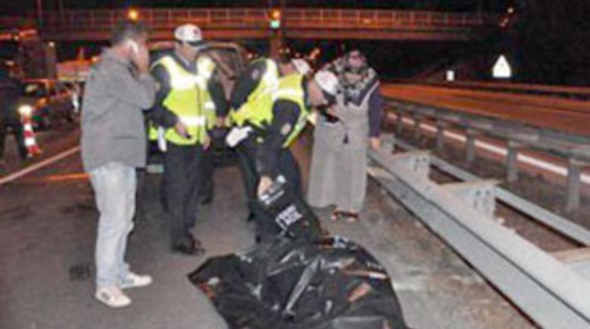 Oğlunu karşılarken &ouml;ld&uuml;