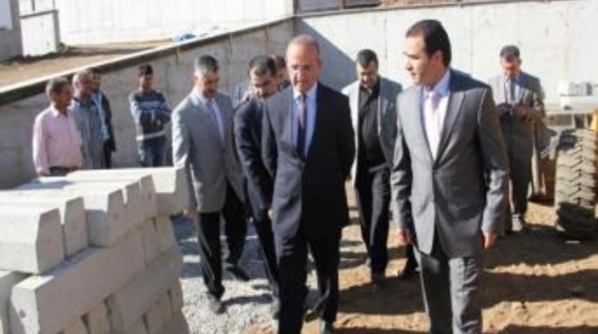 Vali Yurdakul, Yapımı S&uuml;ren &ldquo;toplum Merkezi&rdquo;ni Ziyaret Etti