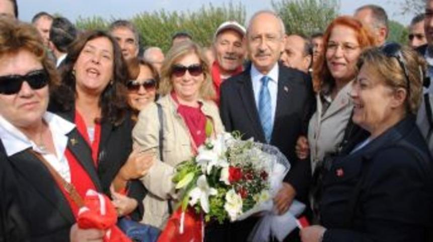 Kılı&ccedil;daroğlu&rsquo;nu &Ccedil;i&ccedil;ekle Karşıladılar