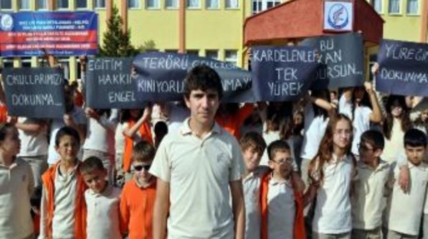 Kardelen Koleji &Ouml;ğrencilerinden Ter&ouml;re Ay Yıldızlı Tepki