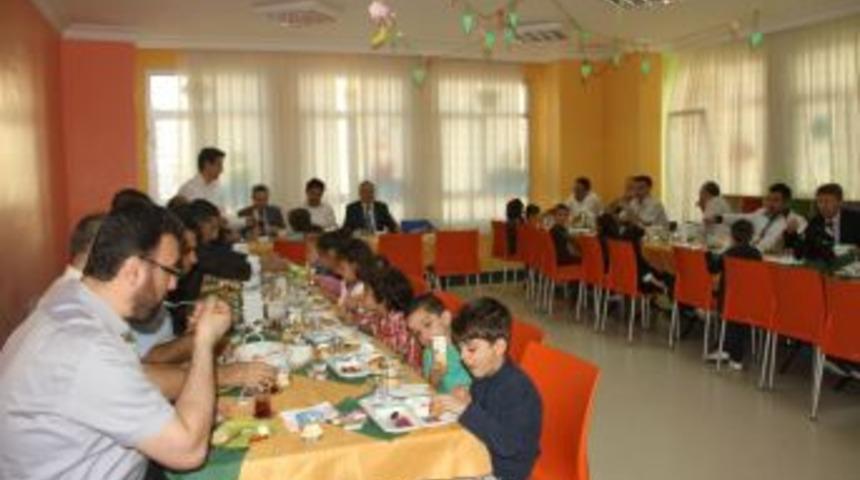 &rsquo;babalarla kahvaltı&rsquo;&rsquo; geleneği