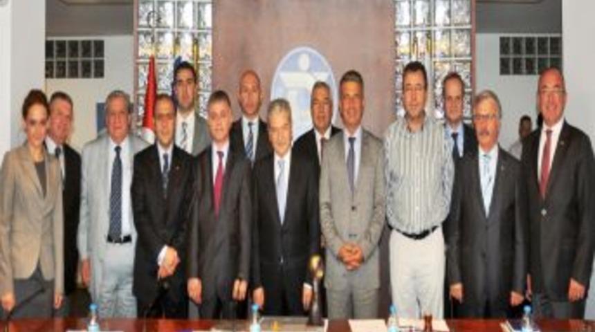 Kruvaziyer Turizminin Geleceği I&ccedil;in G&uuml;&ccedil; Birliği Yapıldı