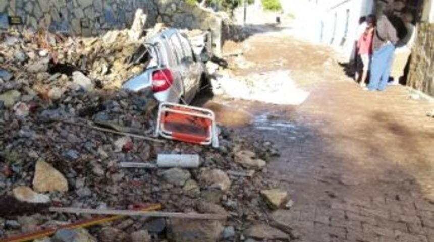 Bodrum&rsquo;da 7 Evi Su Bastı, 3 Ara&ccedil; Kullanılamaz Hale Geldi