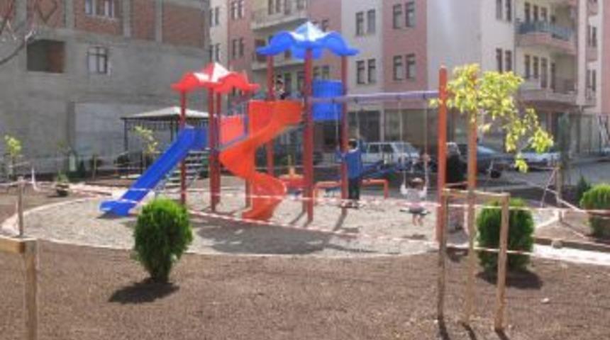 &Ccedil;ubuk'ta Park Yenileme &Ccedil;alışmaları Devam Ediyor