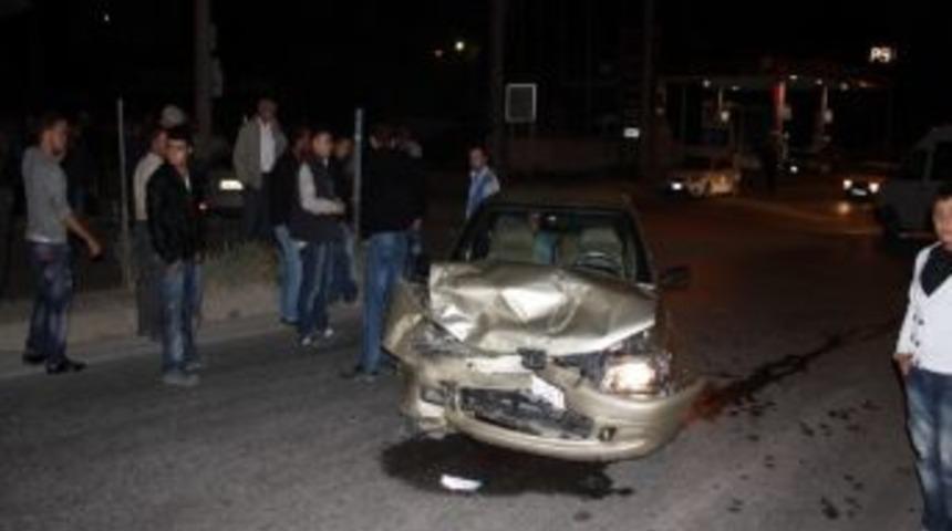 Kaynarca&rsquo;da Trafik Kazası: 2 Yaralı