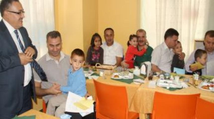 Bur&ccedil; Anaokulu'nda &rsquo;babalarla Kahvaltı&rsquo; Geleneği Devam Ediyor