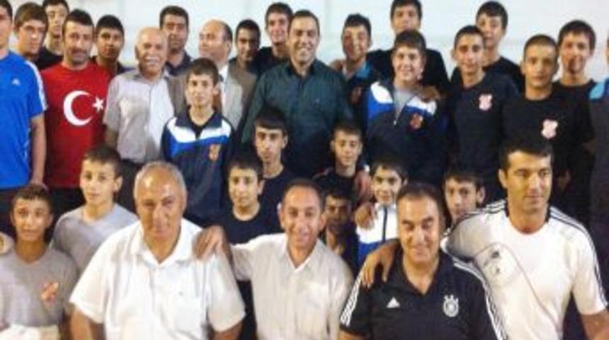 Hamza Yerlikaya Geleceğin G&uuml;reş&ccedil;ileriyle Bir Araya Geldi