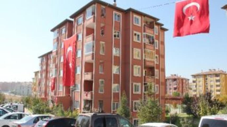 Şehit Polis Okan Ko&ccedil;'un Evinde Yas Hakim
