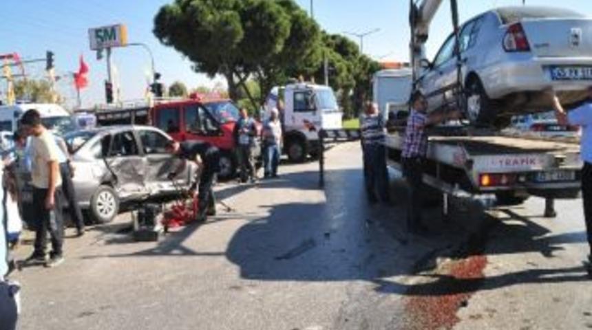 Manisa'da Trafik Kazası: 6 Yaralı