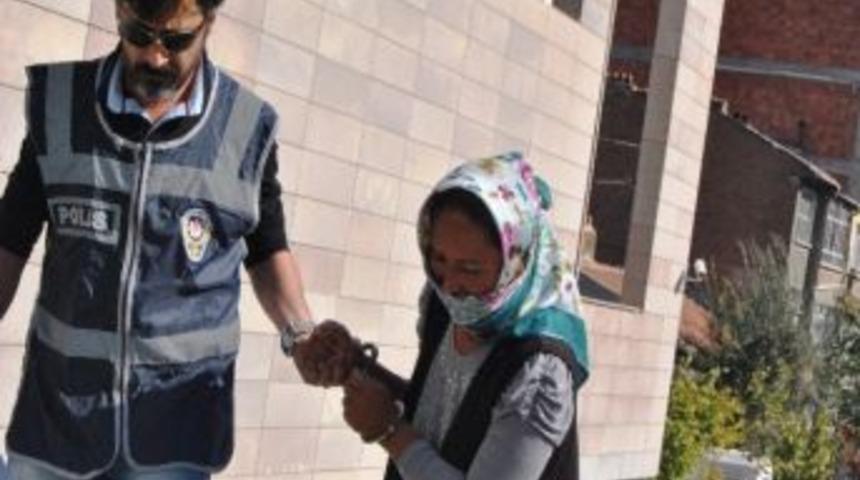 Yaşlı Adamın Parasını Gasp Ettikleri İddia Edilen 3 Kadın Yakalandı