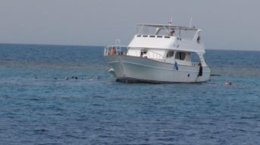 Hurgada'da Dalıp Kızıldeniz'in G&uuml;zelliğini Keşfediyorlar