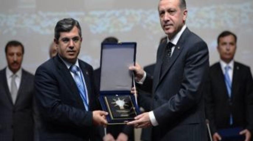 Başbakan&rsquo;dan Ak Parti Niğde Teşkilatına Onur Belgesi