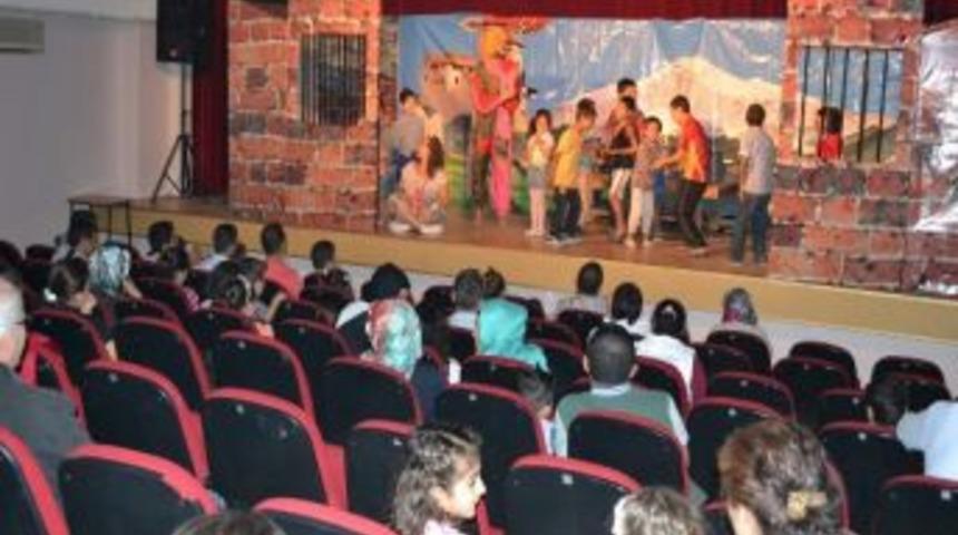 &ldquo;masal Masal İ&ccedil;inde&rdquo; Adlı &Ccedil;ocuk Oyunu Sahnelendi