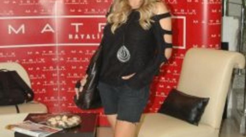 Bursalı Hanımlara Şık G&ouml;r&uuml;nmede İvana Sert T&uuml;yoları