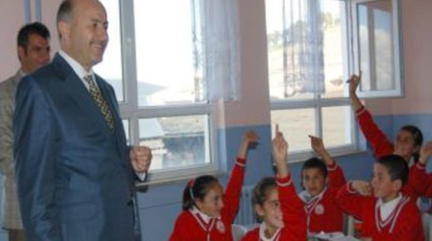 Vali, Iş Adamlarını B&ouml;lgeye Yatırım Yapmaya Davet Etti