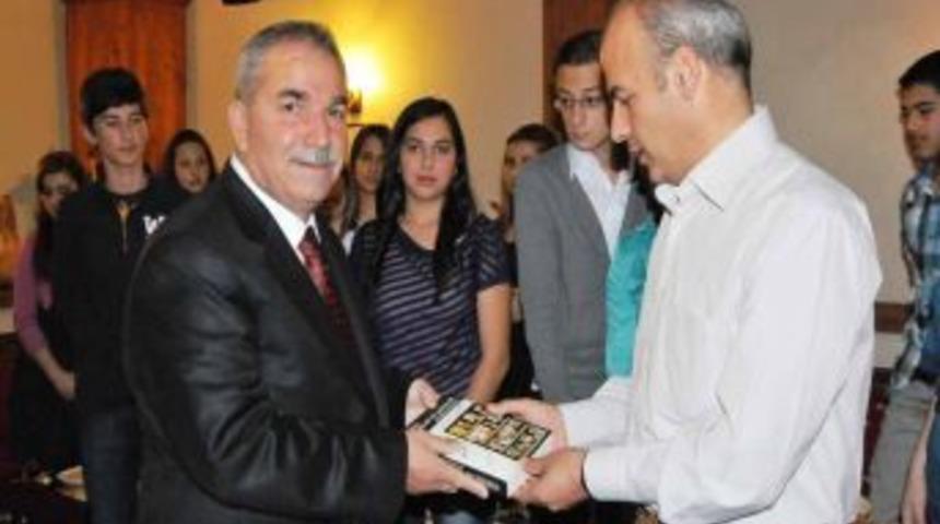 Gen&ccedil; Yazar Ve Şairler, Tekkede Buluştu