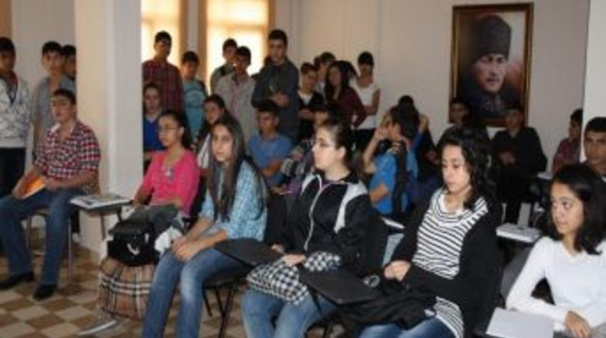 Türk Metal-sen Üye Çocuklarına Ders Veriyor