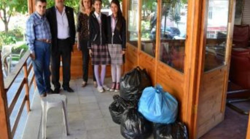 &Ouml;ğrencilerden Mavi Kapak Jesti