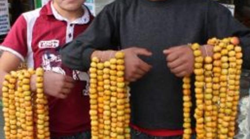 Bayram Har&ccedil;lığı Toplamak İ&ccedil;in Alı&ccedil; Satıyor