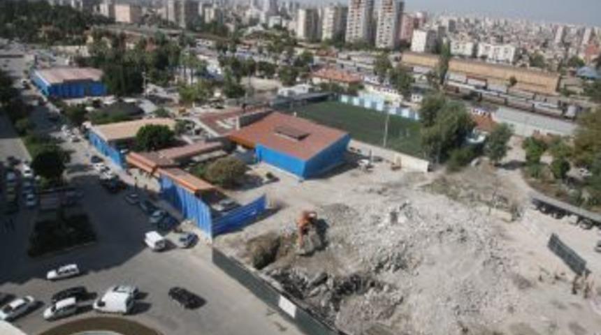 Demirspor binası yıkıldı