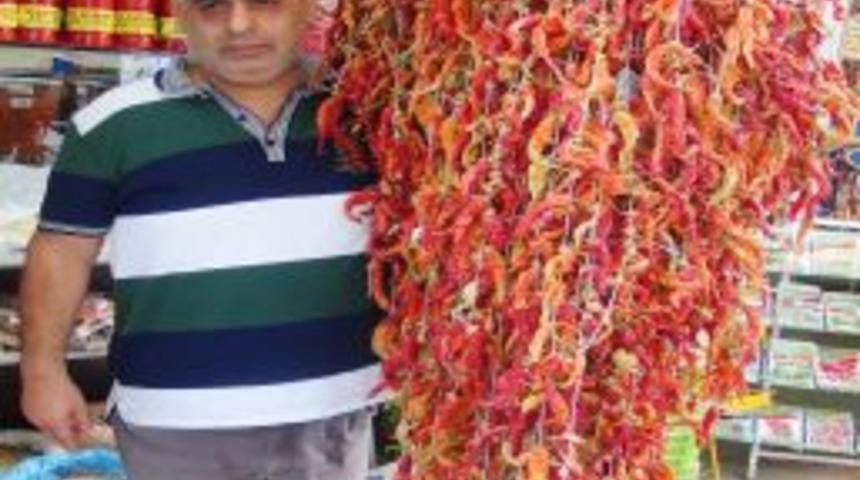 Tava Ciğerinin Vazge&ccedil;ilmezi Karaağa&ccedil; Biberi, Kilosu 60 Liradan Alıcı Buluyor