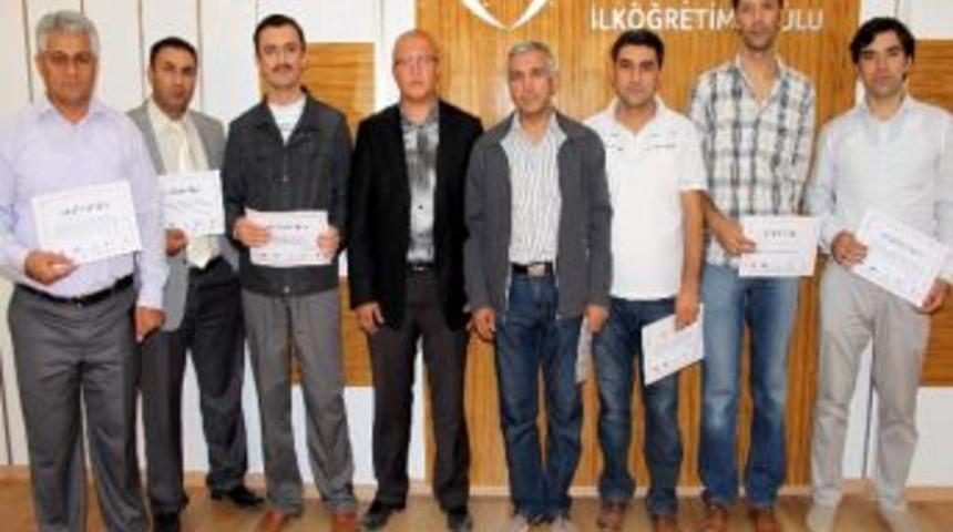 Eğitim Sonunda Sertifikalarını Aldılar
