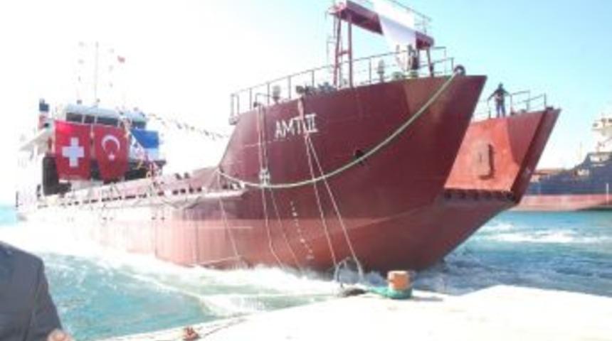 Gelibolu'da Yapılan Y&uuml;k Gemisi Denize İndirildi