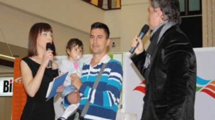 Arzu Yanardağ Kayseri Park&rsquo;ta Hediye Dağıttı