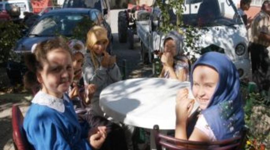 Minik Eller Yağmur İ&ccedil;in Semaya A&ccedil;ıldı