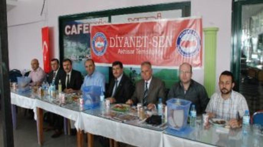 Diyanet-sen Akhisar Teşkilatı Yemekte Buluştu