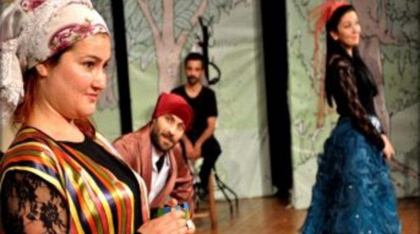 Gaziantep Şehir Tiyatrosu Meraki İle Perde Diyor