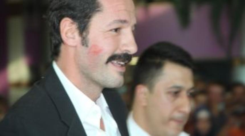 &Uuml;nl&uuml; Oyuncu Bilek G&uuml;reşi Yaptı