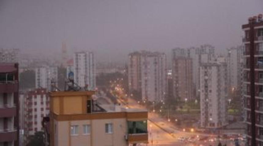 Adana'yı Toz Bulutu Kapladı