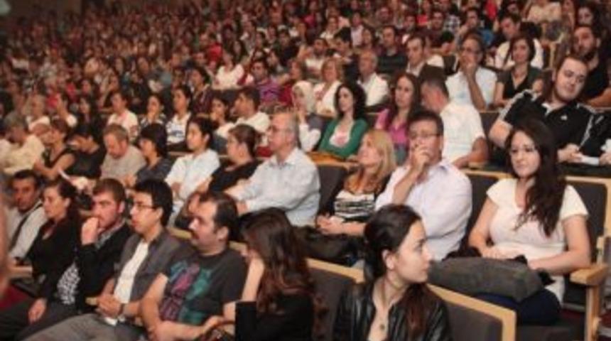 Shakespeare'nin Kanlı Oyunu B&uuml;y&uuml;k İlgi G&ouml;rd&uuml;